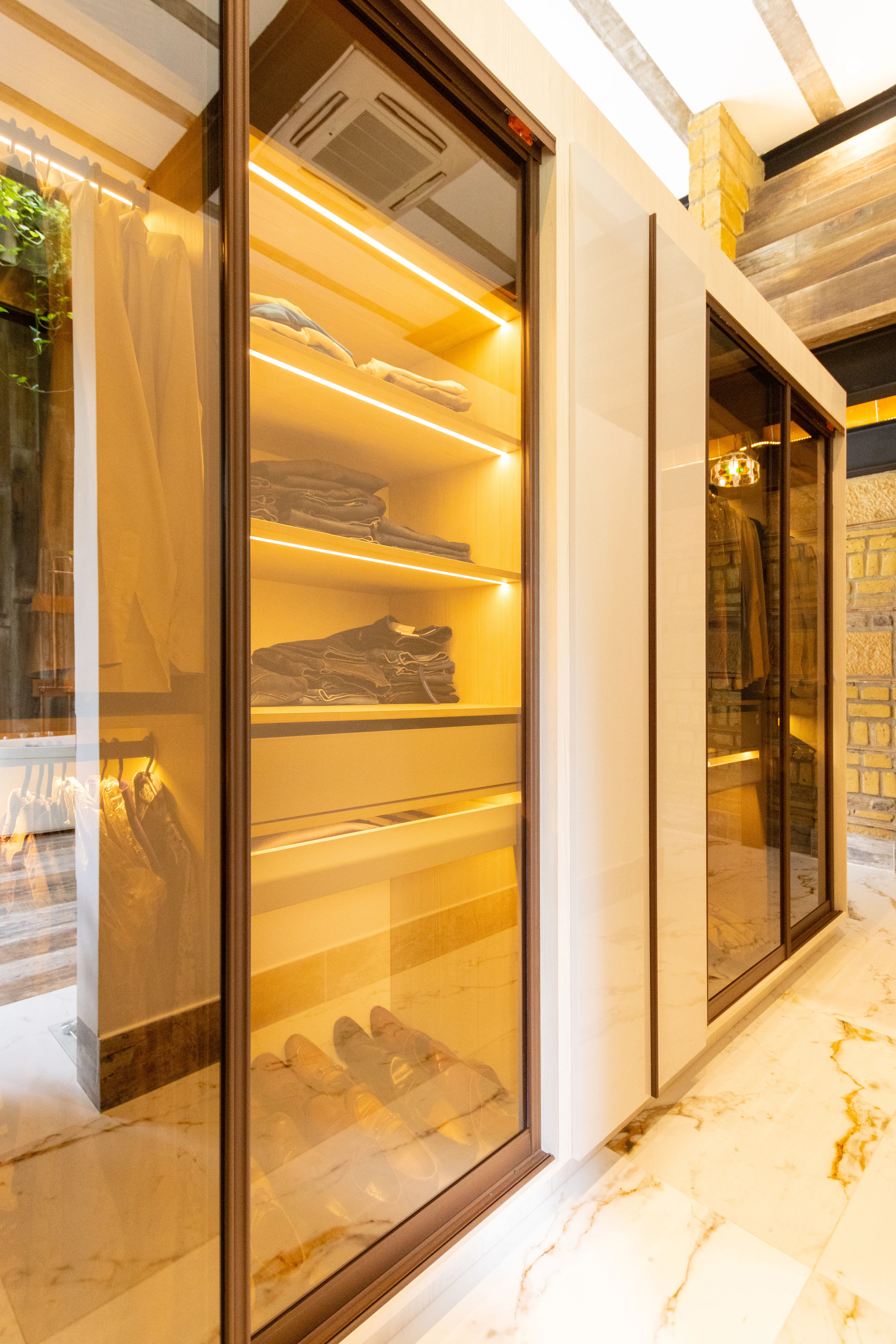 Diseño de Closet Oscuro